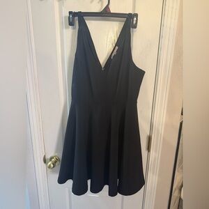 Love Tree Black V-Neck Dress